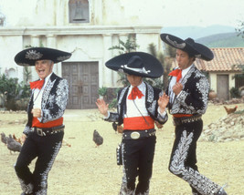 Three Amigos! Featuring Chevy Chase, Steve Martin, Martin Short 11x14 Photo - £11.57 GBP