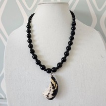 Vintage Black A B Glass Beaded Necklace Sea Shell Pendant - £22.15 GBP