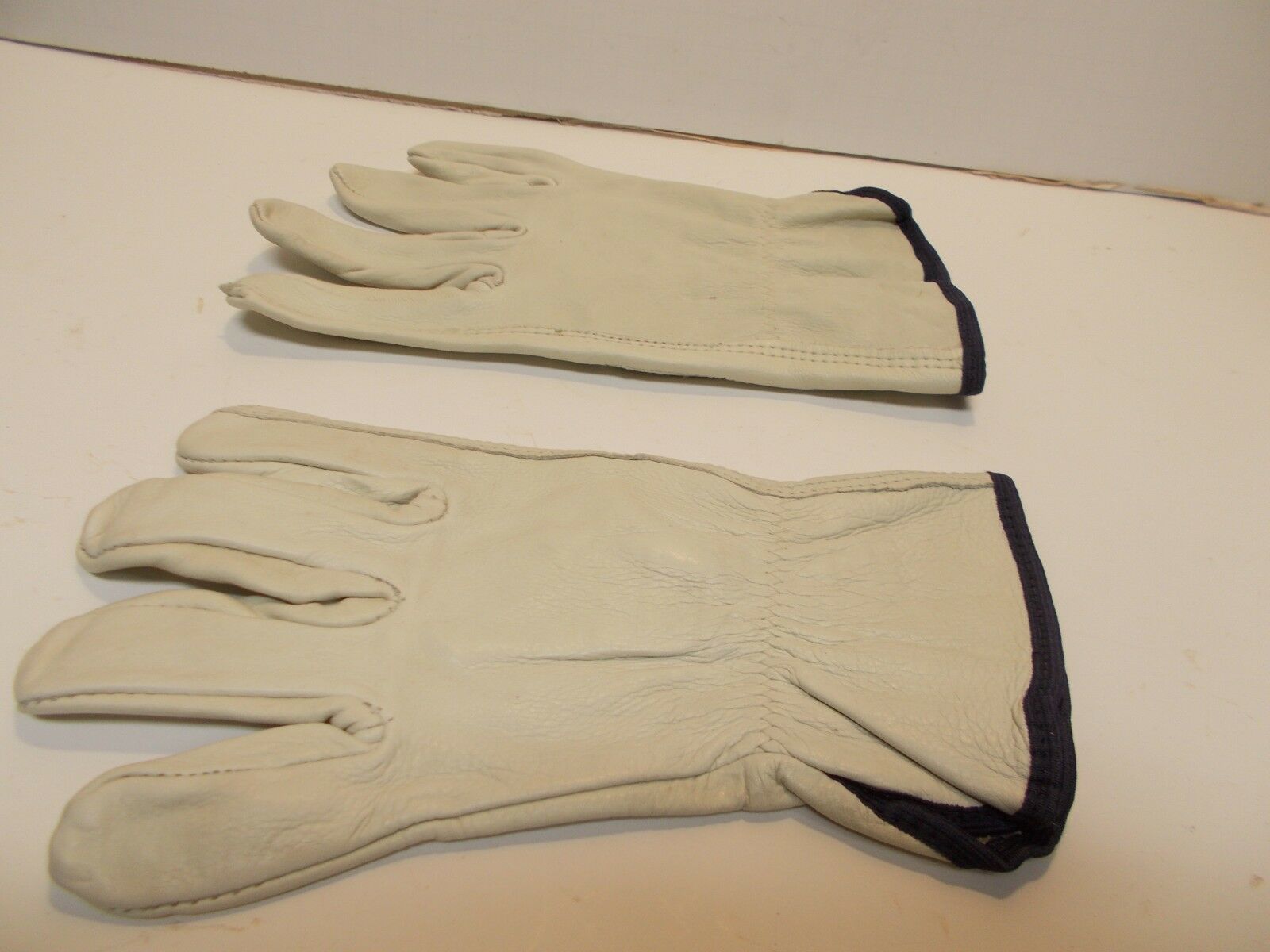 Leather Trapping Gloves Size L (Trapping Gauntlet  Trapping Supplies Wor... - $9.95