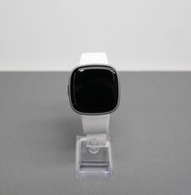 Fitbit Versa 4 FB523 Smartwatch Platinum Aluminum with White Band image 2