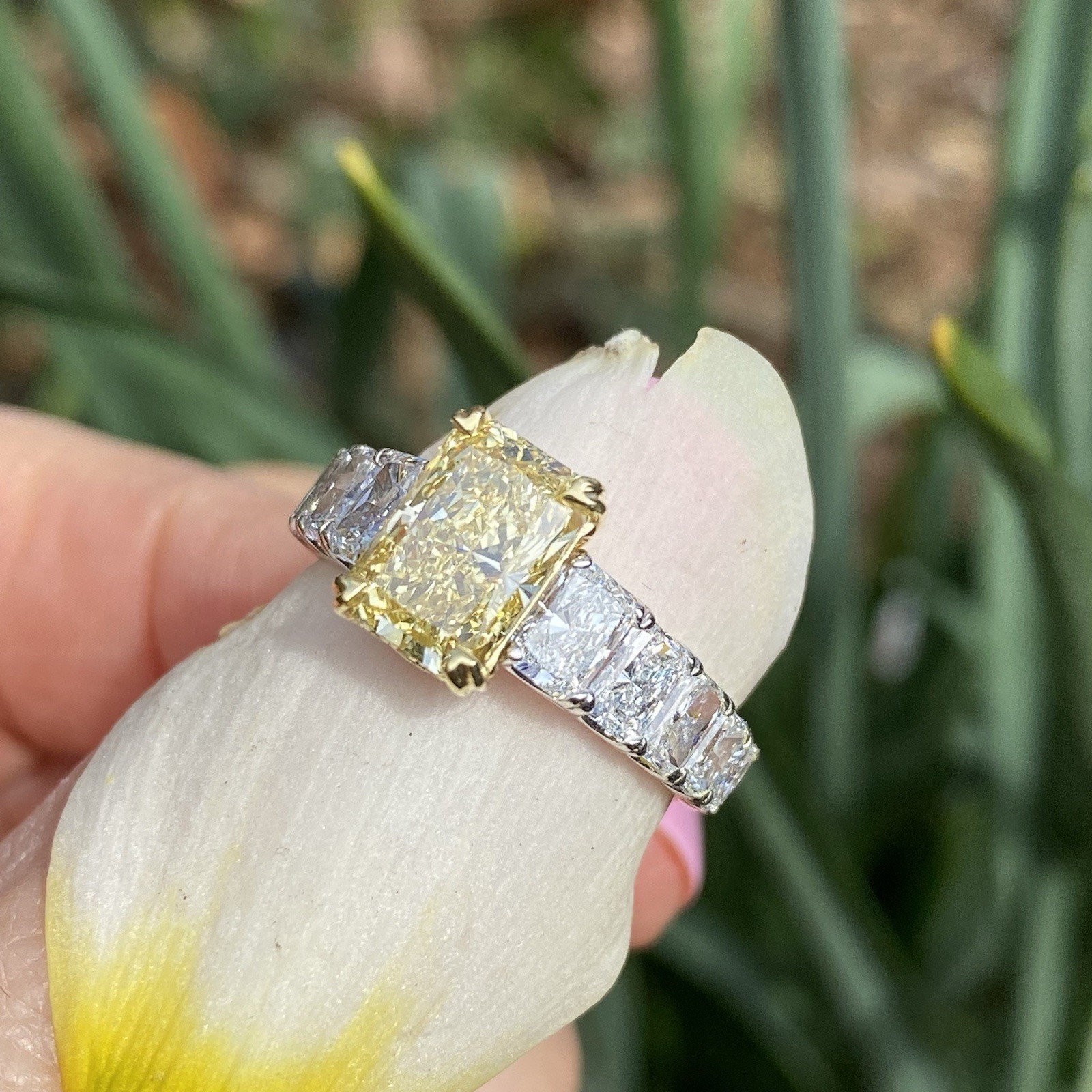 IGI 3.71Ctw Vivid Yellow Radiant Cut Lab Grown Diamond Engagement Ring 14k Gold Item image 5