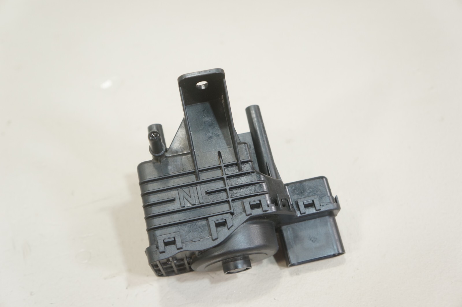 09-2013 bmw 335d x5 e70 3.0l m57 xDrive35d diesel exhaust fluid def pump 7205041 Item image 4