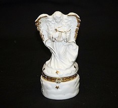 Vintage Angel Cherub w Harp Figurine Coin Ring Trinket Keepsake Box w Go... - $276.61 MXN