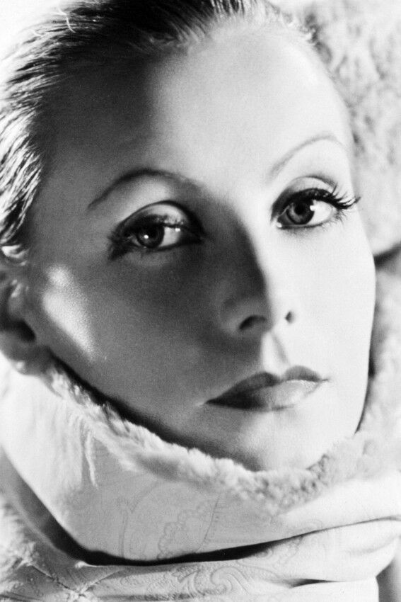 Greta Garbo As Mata Hari In Mata Hari Close Up Portrait 11x17 Mini Poster - $12.99