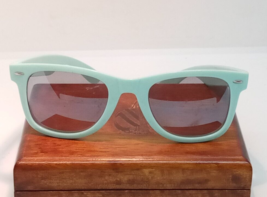 Pre-Owned Women’s Lt Green Fashion Sunglasses  - $6.93