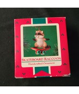 Vintage 1985 Hallmark Ornament Flocked Felt Brown Red Skateboard Racoon - €7,70 EUR