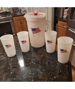 Patriotic Tupperware Pitcher &amp; 4 Tumblers Glasses W/USA Flag 873 &amp; 800 - $1,418.69 MXN
