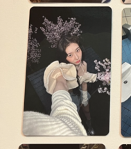 Carte photo officielle CHAERYUNG ITZY « OR » Kpop authentique - $4.01