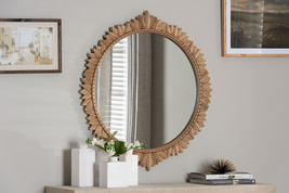 Walda Antique Gold Round Accent Wall Mirror w/Carved Leaf Border - $4,035.76 MXN