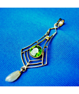 Elegant Peridot and Pearl Antique Deco Geometric Pendant Victorian Neckl... - $30,167.48 MXN