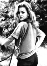 Ann-Margret R.P.M.1970 in t-shirt &amp; jeans looking over shoulder 5x7 inch photo - £4.62 GBP