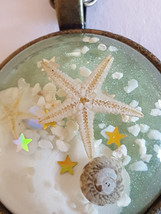 Starfish Seahorse Seashells Stars Clear Ocean Resin Charm 11&quot; Necklace Sea Life - £9.04 GBP