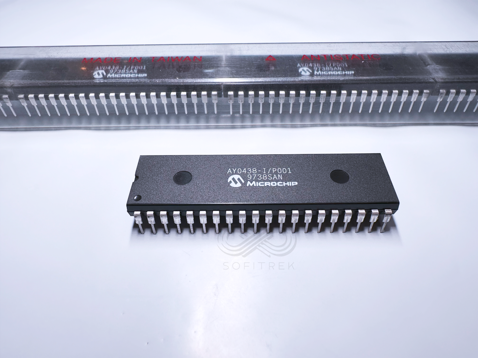 1X AY0438-I/P001 AY0438 Microchip 32‑Segment CMOS LCD Driver 5 V DIP‑40 IC - $4.00