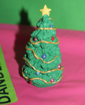 Christmas Holiday Tree Merry Mini Keepsakes 1995 Figurine Hallmark QFM8197 - £15.54 GBP