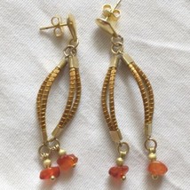 Coral Chip Dangle Earrings Twist Gold Tone Chain Abstract Disco Vintage ... - $19.78
