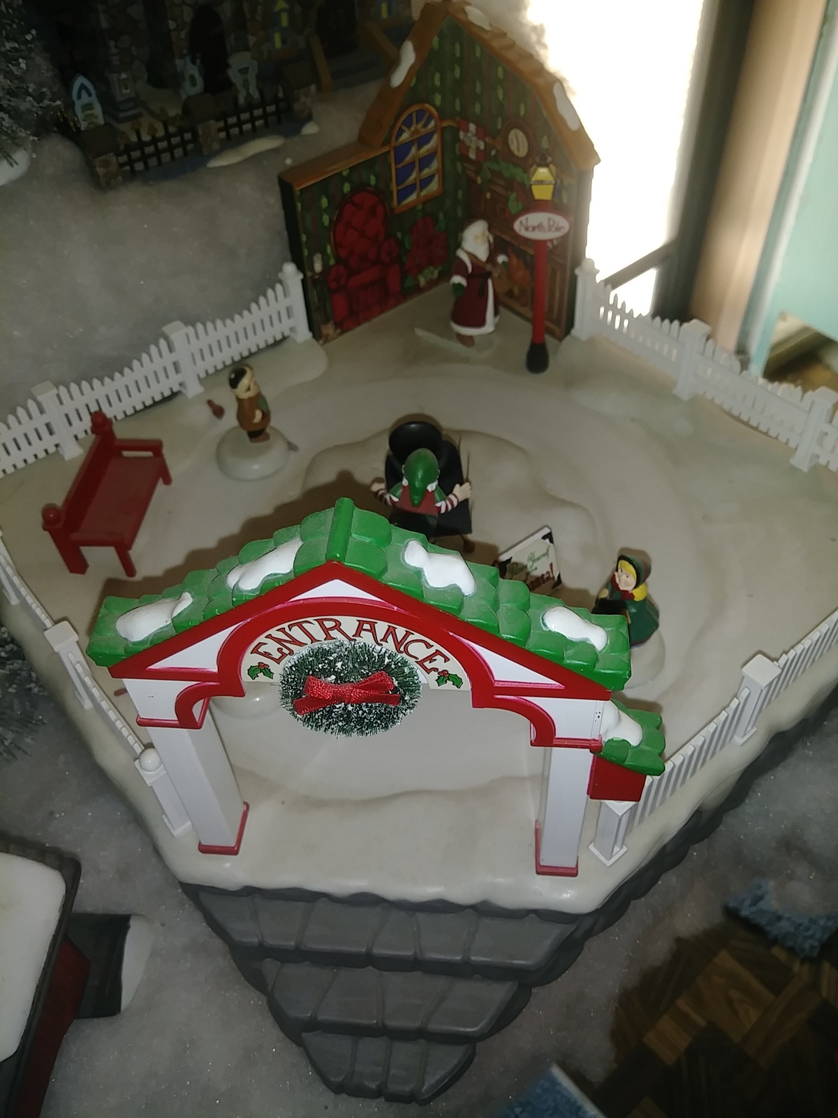 Dept 56 New England Village Animated Photos with Santa #56.5279 - $100.00