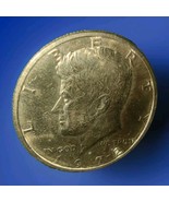 NICE  1972-D U.S.  KENNEDY HALF DOLLAR  COIN - $333.56 MXN