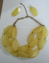MID CENTURY chunky NECKLACE &amp; EARING SET yellow RESIN/ACRYLIC/LUCITE sta... - £44.94 GBP