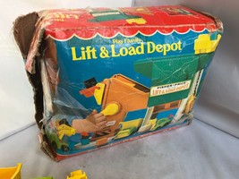 VINTAGE Fisher-Price Lift &amp; Load Depot No. 942 in Original Box Great condition - £106.83 GBP