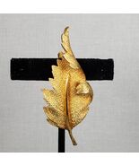 Vintage 1950&#39;s  Coro Gold Tone Large Leaf Design Textured Pegasus Leaf B... - $815.97 MXN