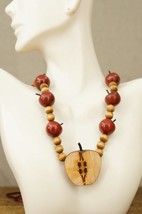Artisan Costume Jewelry Hand Crafted Wood Beaded Necklace Apple of the Eye - £16.54 GBP