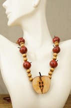 Artisan Costume Jewelry Hand Crafted Wood Beaded Necklace Apple of the Eye - $21.03