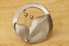 Vintage Costume Jewelry EMMONS Silver Tone Circle Wreath Floral Leaf Brooch Pin - £15.56 GBP
