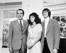 President Richard Nixon with Karen and Richard Carpenter The Carpenters 8x10 - £7.66 GBP