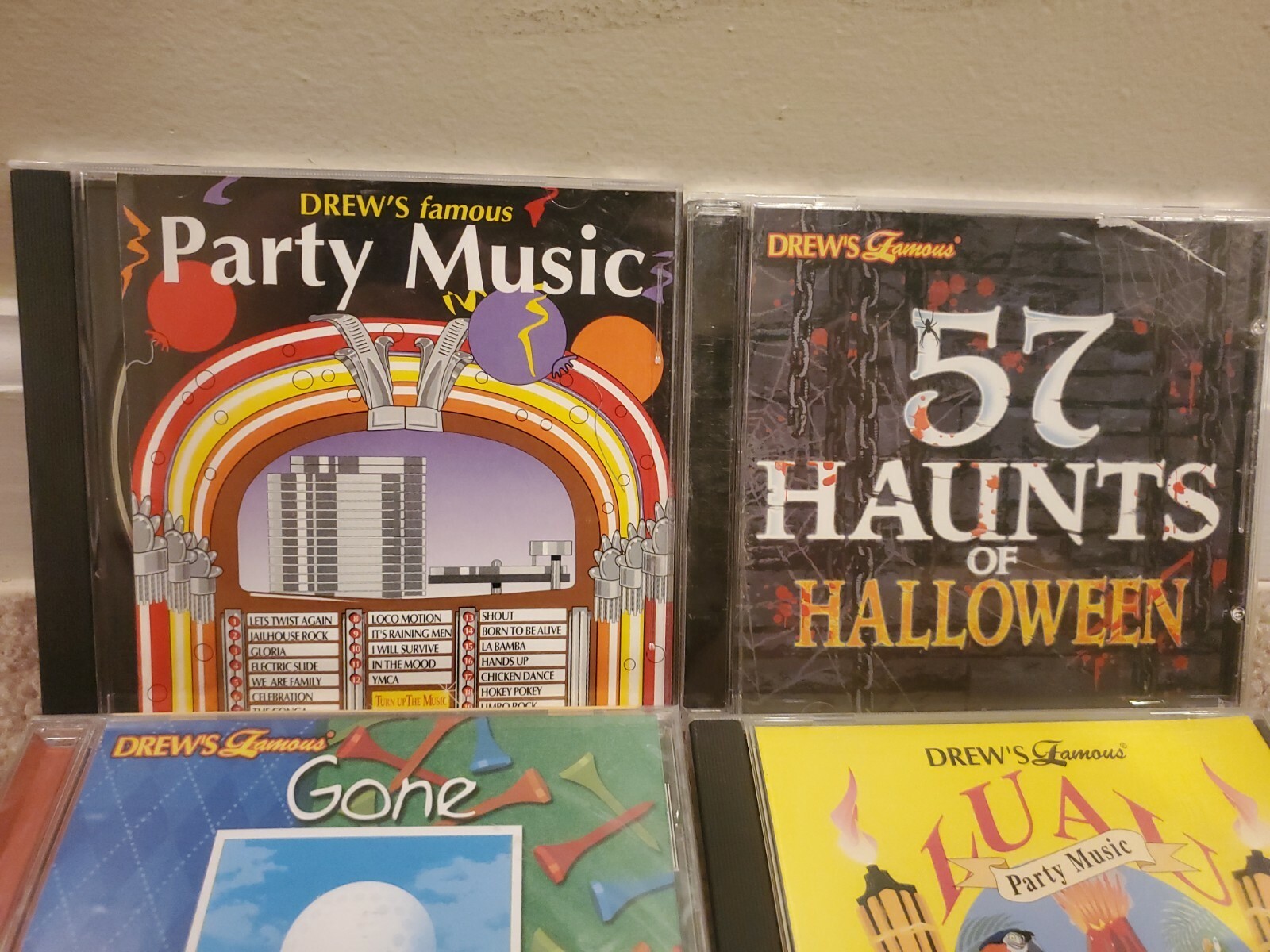 Lotto di 4 CD famosi di Drew's: Gone Golfin', Luau, 57 Haunts of Halloween,... Item image 2