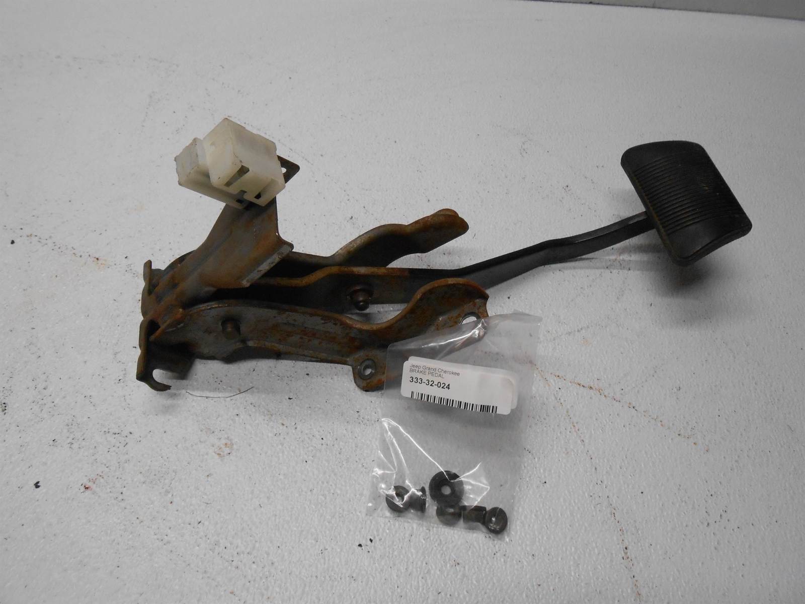 2004 jeep Grand Cherokee BRAKE PEDAL - $28.00
