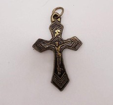 Religioso Gesù Crocifisso Croce Color Ottone Ciondolo - £28.31 GBP