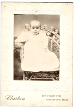 Cabinet Card Photo - Peek a Boo Baby in Rattan Chair  - Early 1900s - Michugan - £6.93 GBP