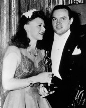 Ginger Rogers holds her 1944 Oscar for Kitty Foyle with Bob Hope 8x10 photo - £7.76 GBP