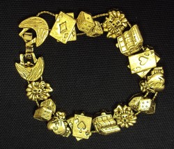Charm Bracelet. Casino Theme ~ Classic TOFA 1995 Slider ~ Gold Tone #5430170 - £7.63 GBP