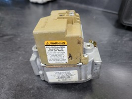 Honeywell oem furnace gas valve VR8205S2395 60-100394-02 - $40.00