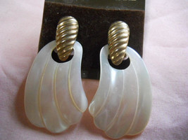 Shell Hawaiian Mother of Pearl Hand Carved Dangle  leverback Post Earring - $19.99