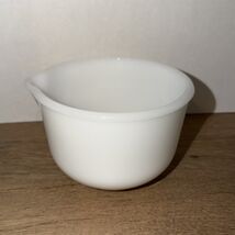 Sunbeam Glasbake Milk Glass Mixing Bowl With Pour Spout 20CJ 1.5qt #2 Vtg - $14.84