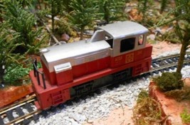 HO Scale: Tyco Santa Fe Diesel Switcher Engine; Vintage Model Railroad Train -Ok - £12.74 GBP