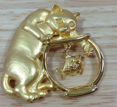 Jonette VINTAGE Brooch Cat in Fish Bowl Gold Tone Pin JJ Mark - $23.36
