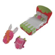 2009 Hasbro Strawberry Shortcake Berry Cafe Bed Furniture Playset 3&quot; Dolls - $5.99