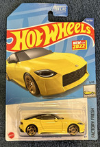 2022 Hot Wheels Yellow Nissan Z Proto #124 Factory Fresh 124/250 - £8.81 GBP