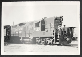 1981 Southern Pacific SP 2896 DRS GP9 Locomotive Train B&amp;W Photograph 5799 3640 - £9.74 GBP