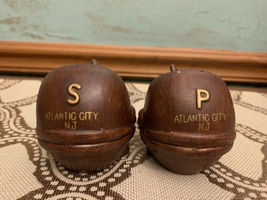 Vintage Atlantic City, NJ Souvenir Whale Salt &amp; Pepper Shakers - £7.16 GBP