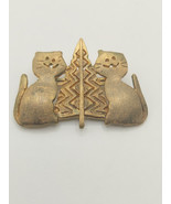 Cats &amp; Christmas Tree Brooch - $348.47 MXN