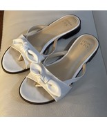 Crown &amp; Ivy Emma White Flatform Knotted Bow Slide Sandals Womens 7M - $466.46 MXN