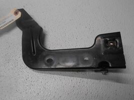 2011 Cadillac CTS Right RH Passenger side Headlight Bracket - €24,05 EUR