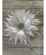 GORGEOUS HANDMADE WHITE SATIN KANZASKI FLOWER FOR BROOCH, CORSAGE OR HEA... - $16.13 CAD