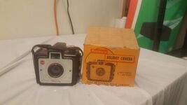 Vintage VTG Kodak Brownie Holiday 127 film Camera (1953-1962) Original B... - $23.31