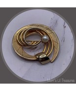 Gold Tone Spiral Design Faux Pearl Accent Brooch Pin • Vintage Jewelry - £5.41 GBP