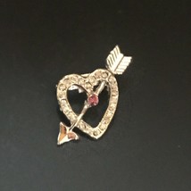 Vintage Small Silvertone Heart Outline w Pink &amp; White Rhinestones &amp; Arrow Pin Br - £7.58 GBP